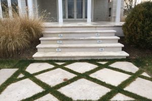 Grano® Sandblasted Bullnose Treads