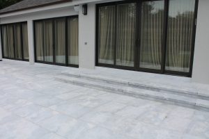 Afyon Cloud® Sandblasted Straight Edge Treads